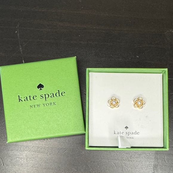 Kate Spade Gold Floral Stud Earrings NWT - Picture 1 of 4